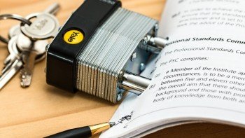 ドローン飛行の申請書審査が大混雑！メール返信も最大1～2週間の見込み。