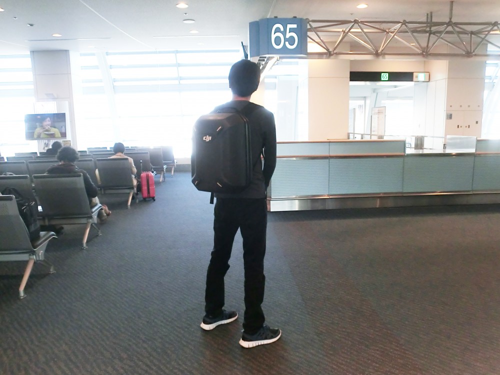 drone_in_airport01