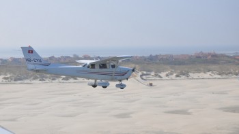 セスナ空撮・ヘリコプター空撮とドローンを、強み・弱みから比較。