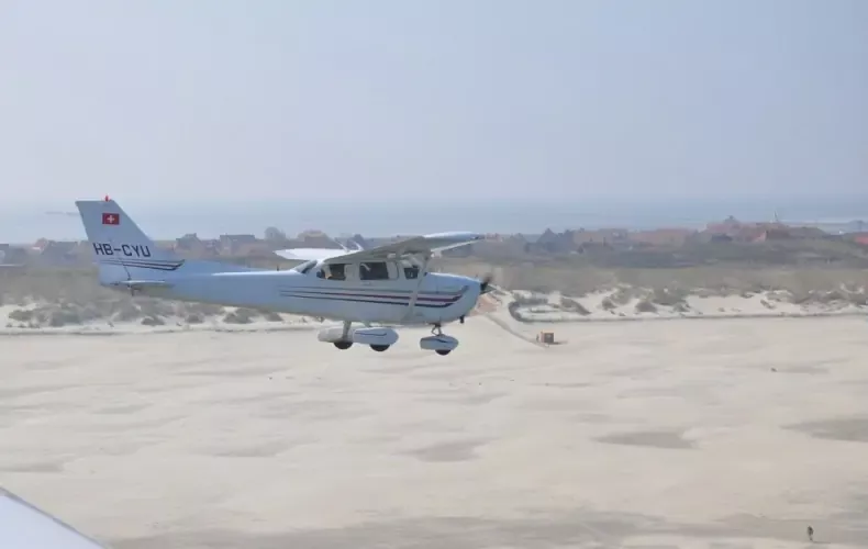 セスナ空撮・ヘリコプター空撮とドローンを、強み・弱みから比較。