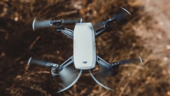 このドローンは格安！趣味で楽しむのなら「DJI Spark」で空撮三昧！