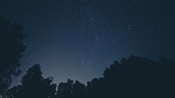 ドローンの夜間飛行は、許可承認あっても強い制限あり。解説します。