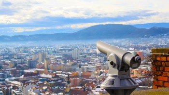 ドローンの飛行距離は？どこまで電波は届く？その質問、答えます。