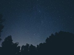 ドローンの夜間飛行は、許可承認あっても強い制限あり。解説します。
