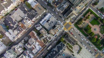 他人の土地（私有地）にドローンを飛行して、航空法違反＋権利侵害する？