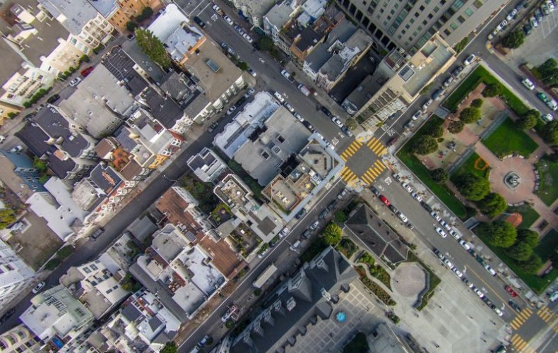 他人の土地（私有地）にドローンを飛行して、航空法違反＋権利侵害する？