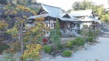 ただ上空から撮るのではない、魅せるためのドローン操縦の工夫（映像解説）