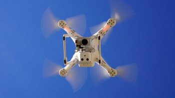 ドローンの資格はあるの？本当は資格がなくても飛行OK。では資格の正体とは？