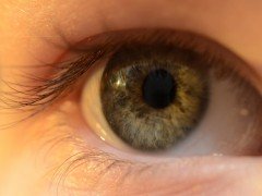 ドローンを目視するには視力が大切。目を労る3つのアイテム。