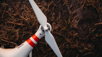 ドローンのプロペラは危険！肉でも野菜でも切り落とす、まさに凶器。