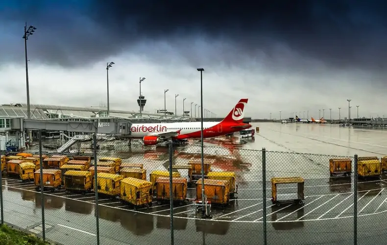 空港付近でのドローン飛行はどうなる？飛行制限と飛行禁止ゾーンの仕組みについて。