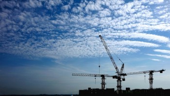 日本でもドローン墜落による人為的被害に…。原因は電波障害による操縦不能！？