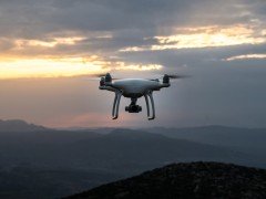 ドローンスクール「公認制度」導入へ。どこまで浸透するかは国交省の審査次第！？