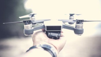 ドローン操縦士は10年後に「消える職業」「なくなる仕事」になるのか？