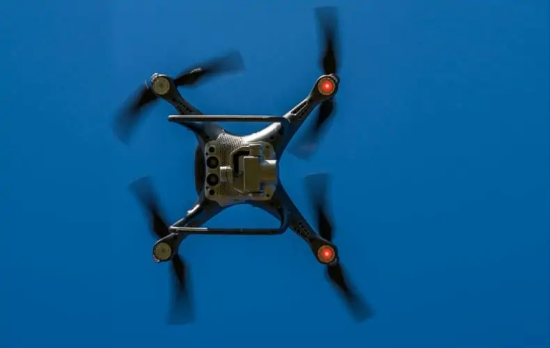 ドローンは第三者の上空を飛行できるのか？そこに法律やモラル・安全性はあるのか？