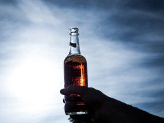 酒酔いドローン操縦など禁止へ。罰則付きの航空法改正案が検討される件。