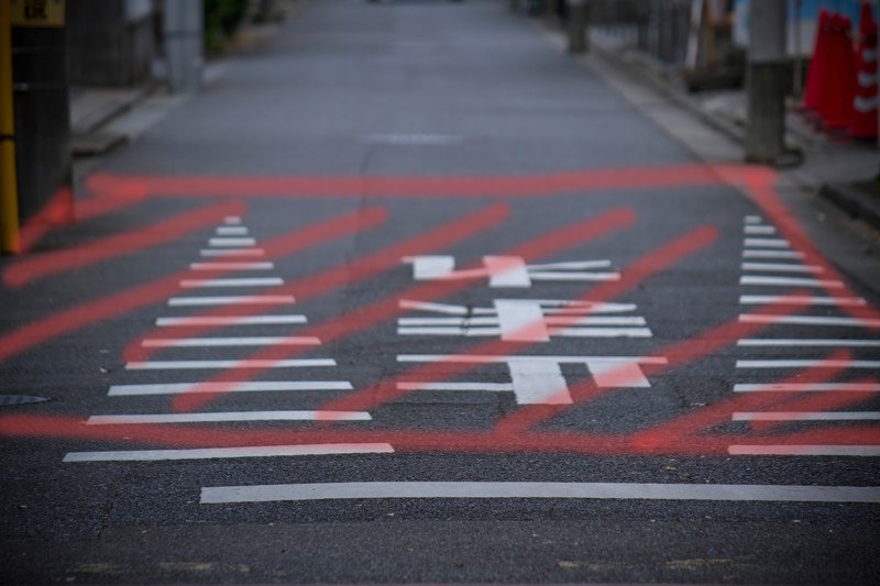 道路・歩道のドローン飛行