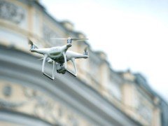 警察が違反ドローン飛行を逃さず捕獲する方法を考えてみた