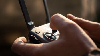 ドローン操縦の免許制度、2022年導入へ。その概要は？未来はどうなる？