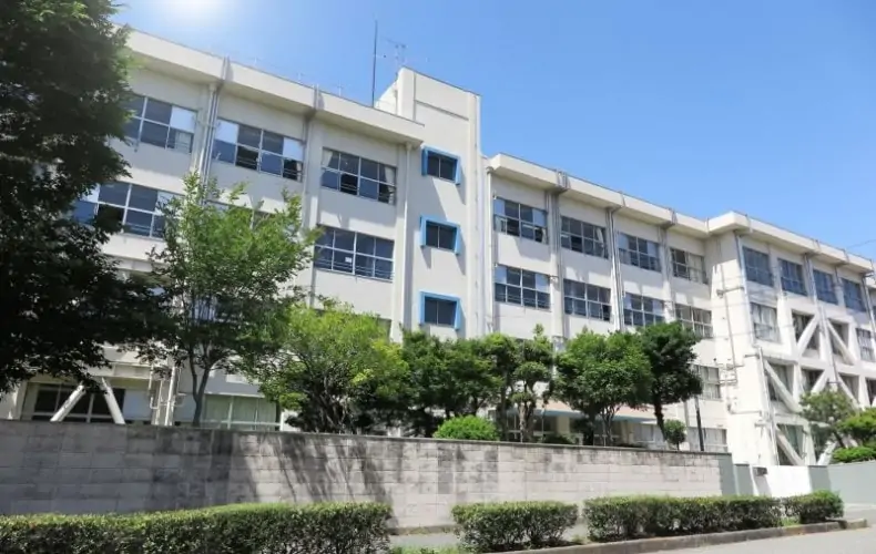 ドローンを学校・病院等で飛行するには？包括申請の許可では飛行NG？