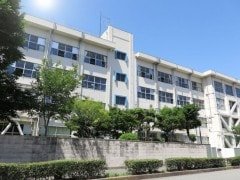 ドローンを学校・病院等で飛行するには？包括申請の許可では飛行NG？