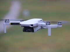 ドローンを飛行させる行為は一般的に「迷惑」と認識されているのか？
