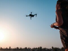 2022年度航空法改正、ドローン操縦の「ライセンス化」「規制強化」とは？レベル4飛行に向けた未来は？