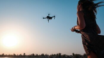 2022年度航空法改正、ドローン操縦の「ライセンス化」「規制強化」とは？レベル4飛行に向けた未来は？