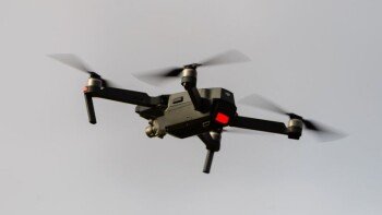 ドローンのバッテリー充電は1本1～3円。電気代は安価だけど管理コストが…